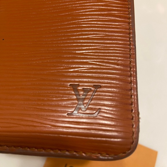 AUTHENTIC!! Men’s Louis Vuitton Epi Portefeuille Marco. Luxury Designer - Picture 3 of 9
